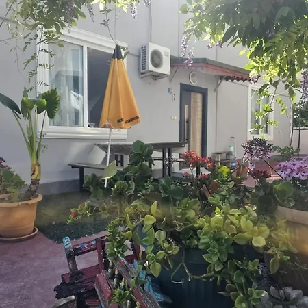 Apartament Belhomes *